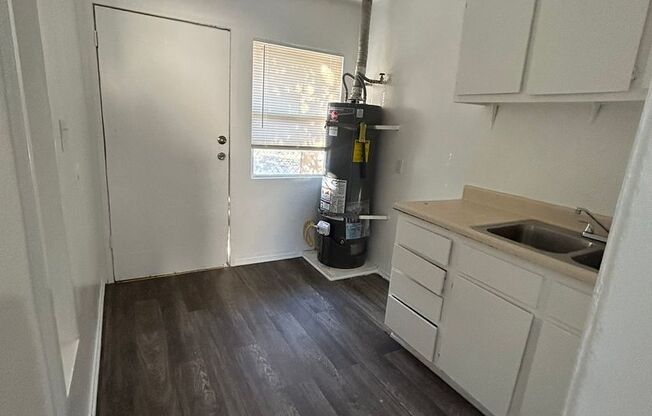 1 bed, 1 bath, 700 sqft, $1,250, Unit 838-1