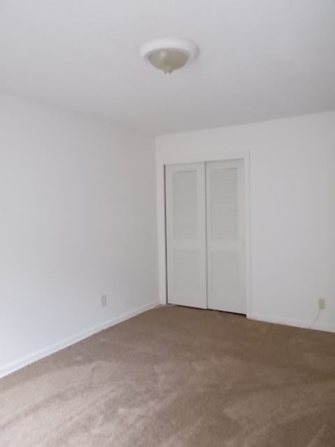 2 beds, 1 bath, $800, Unit #5