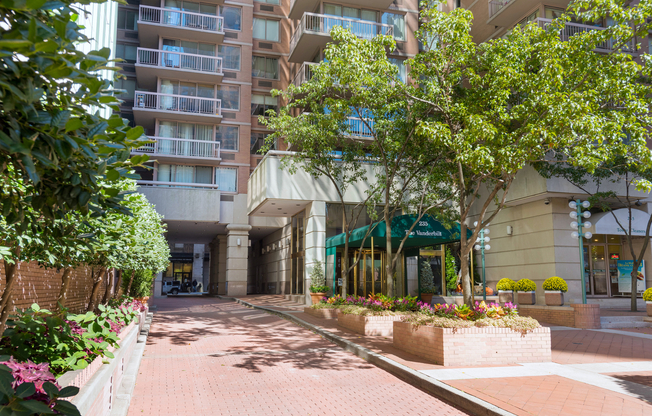 1 bed, 1.5 baths, 828 sqft, $5,500, Unit 16G