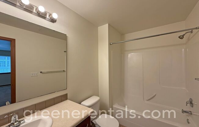 2 beds, 2 baths, 1,050 sqft, $1,725, Unit 1419-201