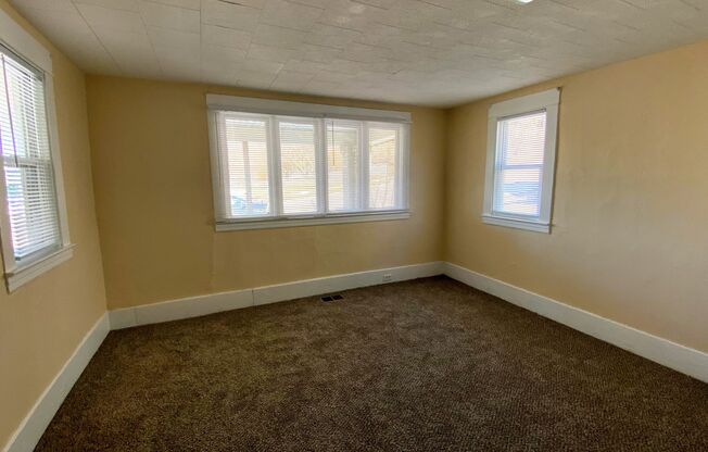 246 Quimby NE - Creston - Water and trash included
