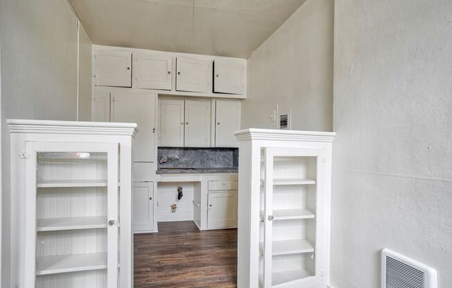 Studio, 1 bath, 305 sqft, $1,095, Unit 209