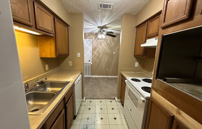1 bed, 1 bath, $810, Unit APARTMENT 606