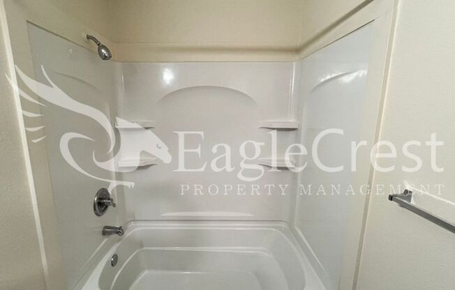 2 beds, 1 bath, $1,050, Unit 1027H