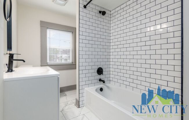 2 beds, 1 bath, 1,193 sqft, $1,324, Unit 1303 W. Broad St. (Rear)