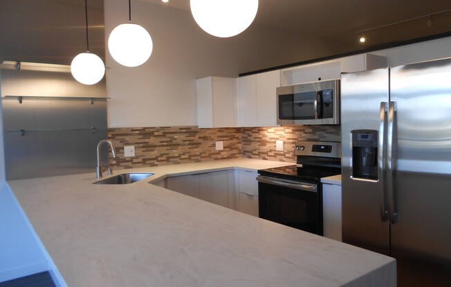 Studio, 1 bath, 585 sqft, $1,660, Unit 306