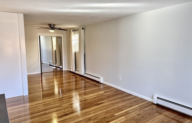 2 beds, 1 bath, $2,300, Unit 1