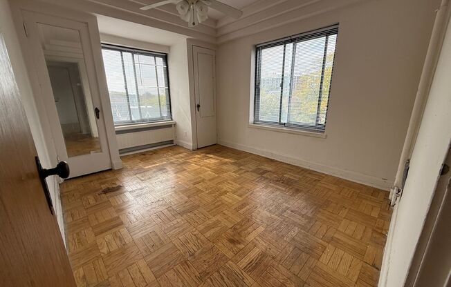 2 beds, 1 bath, $1,295, Unit 410