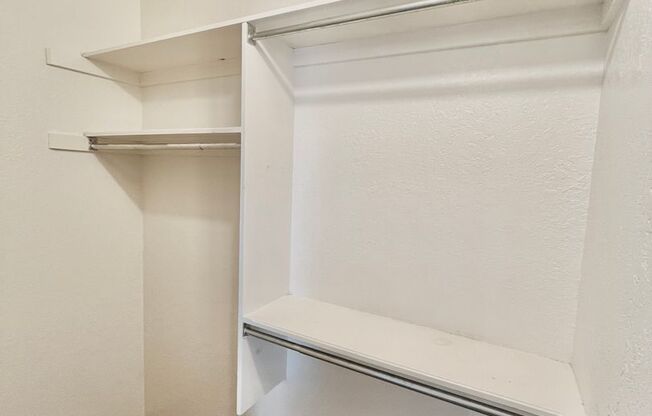 2 beds, 1 bath, 850 sqft, $825, Unit 7B