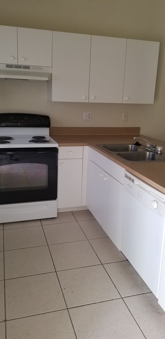 Available Now 2 Bed/2 Bath Corner Unit