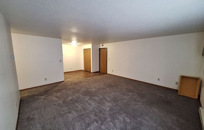 2 beds, 1 bath, 835 sqft, $740, Unit 01