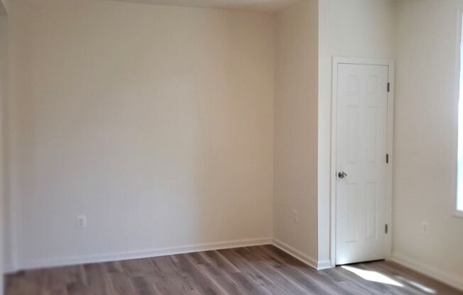 3 beds, 1 bath, $1,800, Unit 5511 Carter Ave. Unit 1