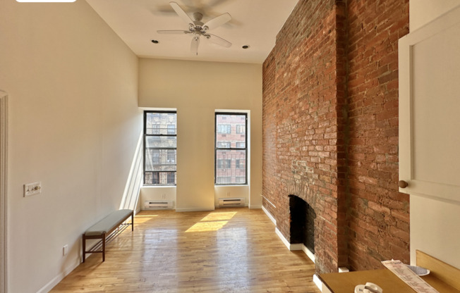 215 E 118 ST