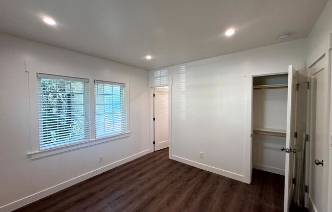 2 beds, 1 bath, $2,995, Unit 1460 Ricardo St.