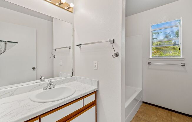 1 bed, 1.5 baths, $2,200, Unit 3