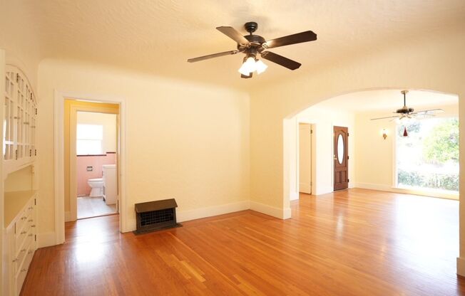 2 beds, 1.5 baths, $3,300, Unit 530-FR