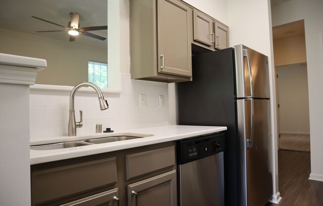 2 beds, 2 baths, 1,033 sqft, $1,749, Unit 19-19104