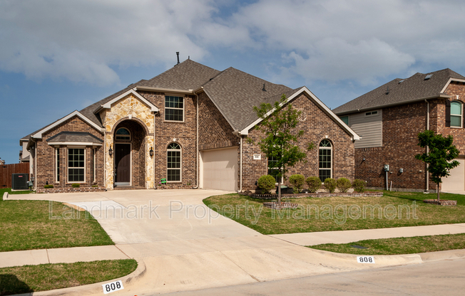 808 HERTFORDSHIRE LN