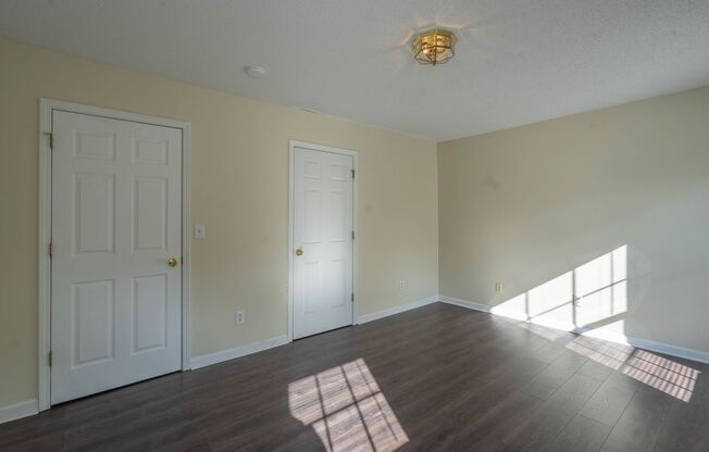 2 beds, 1.5 baths, $1,300, Unit 2240 Forest Acre Drive