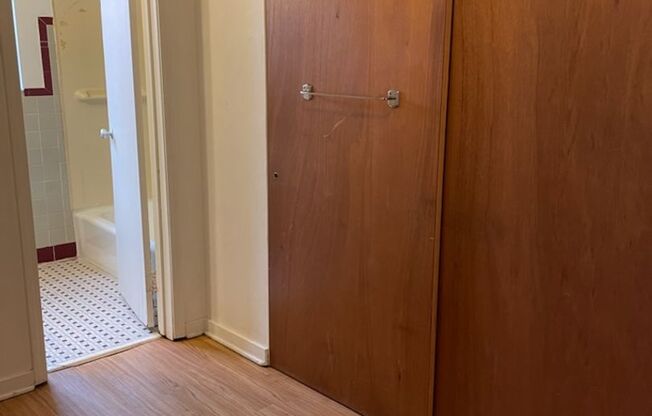 Studio, 1 bath, 487 sqft, $1,275, Unit Fifth 108