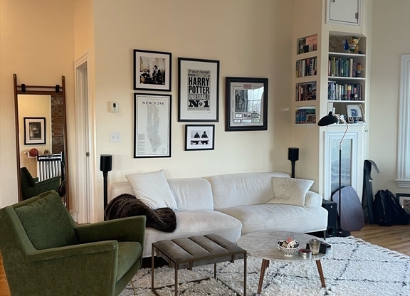 1 bed, 1 bath, 850 sqft, $4,500, Unit 62