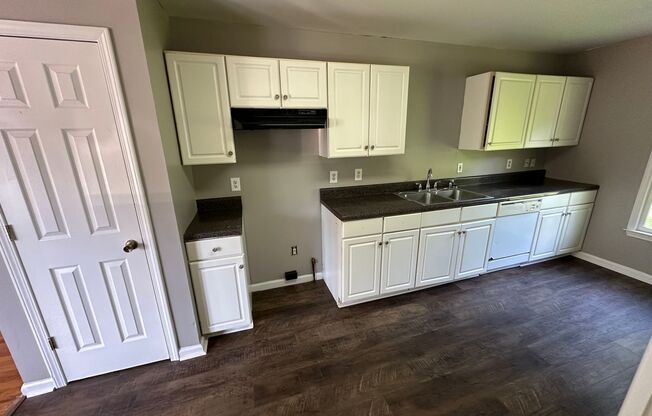 3 bedroom, 2 bathroom- House in South Rome!