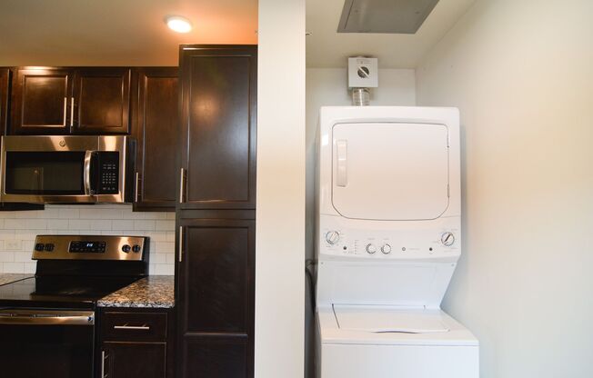 1 bed, 1 bath, 645 sqft, $970, Unit 911-304