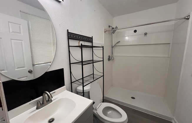 336 W 18 ST