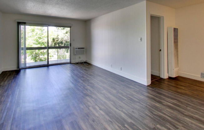 2 beds, 1 bath, 825 sqft, $2,261.54, Unit 110