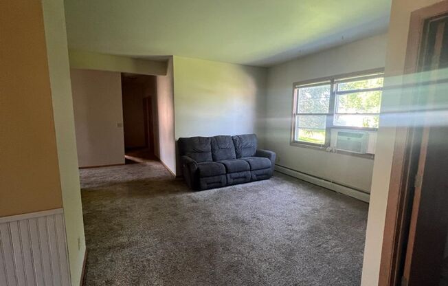 3 beds, 1 bath, $1,600