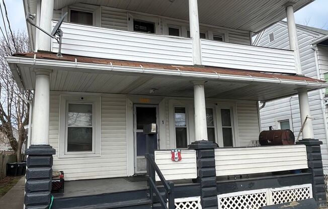 2 beds, 1 bath, 735 sqft, $900, Unit Unit 4