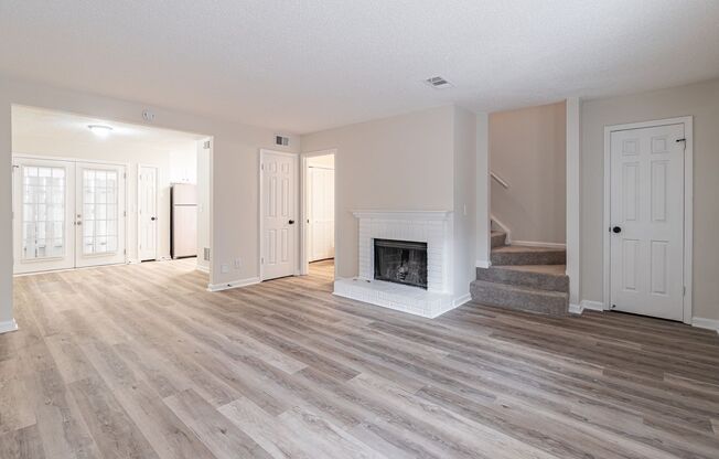 2BED/2.5BA Townhome located in Roswell @ Holcomb Bridge/GA 400