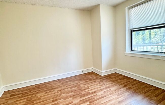 2 beds, 1 bath, $1,250, Unit H6