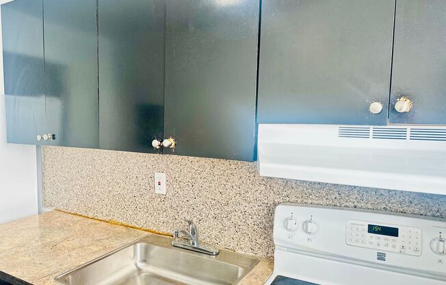Ground Floor 2 Bedroom Just steps to Wynwood