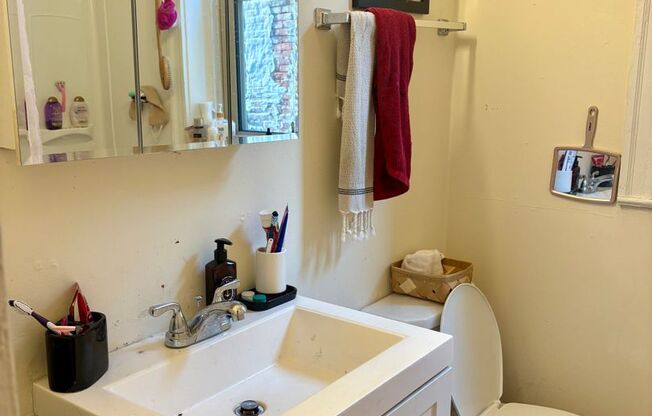 3 beds, 1 bath, 1,400 sqft, $1,575, Unit 210-F47