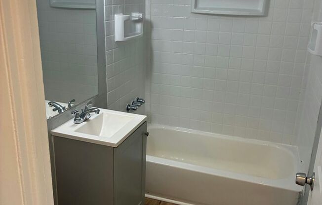 2 beds, 1 bath, 750 sqft, $1,425, Unit A5