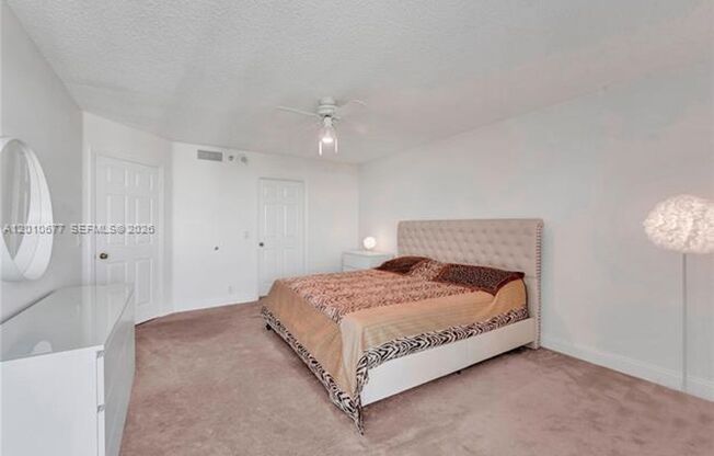 2 beds, 2 baths, $3,500, Unit # 3302