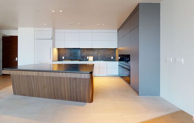 2 beds, 2.5 baths, 2,802 sqft, $18,995, Unit PH15