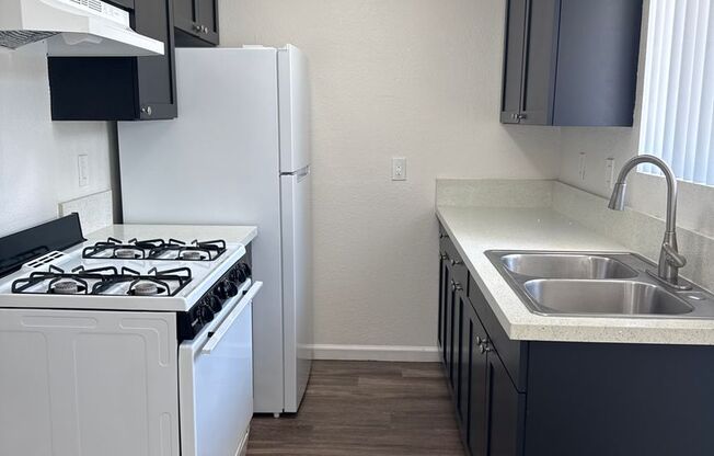 2 beds, 1 bath, 594 sqft, $2,095, Unit 1340-16