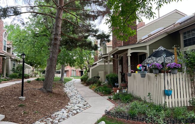 Lovely Renovated 2bed + Finished Basement and 2 bath Town Home in a Quiet Area