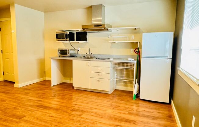 1 bed, 1 bath, 568 sqft, $1,149, Unit F