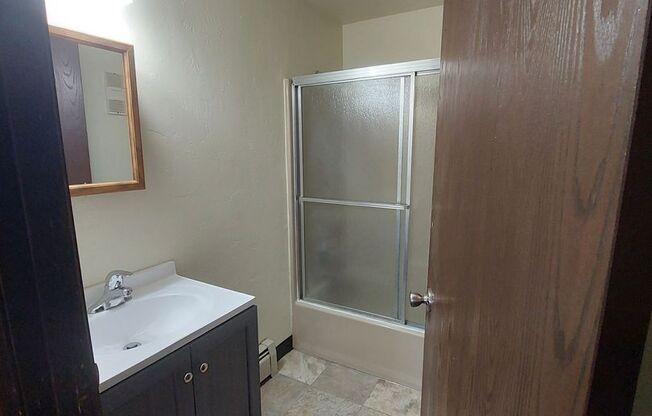 2 beds, 1 bath, 824 sqft, $1,159, Unit 1686-04