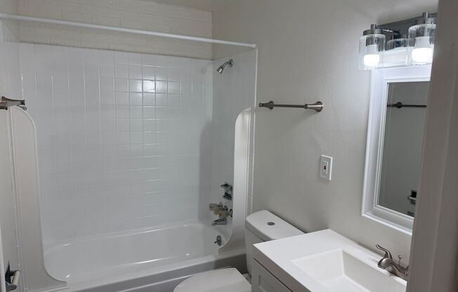 2 beds, 2 baths, 1,007 sqft, $1,775, Unit 32
