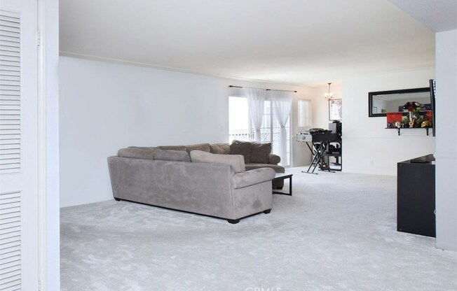 5050 COLDWATER CYN AVE