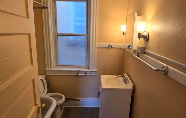 1 bed, 1 bath, $825, Unit Unit 2