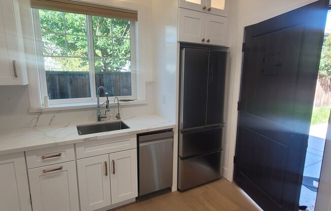 Modern Comfort: Beautiful Two-Bedroom ADU for Rent!