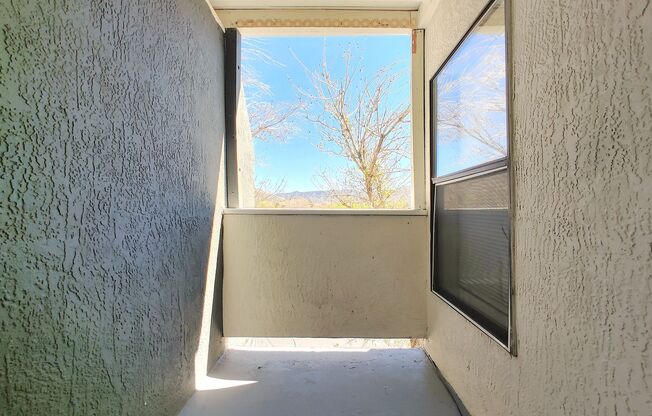 2 beds, 1 bath, 790 sqft, $915, Unit H202