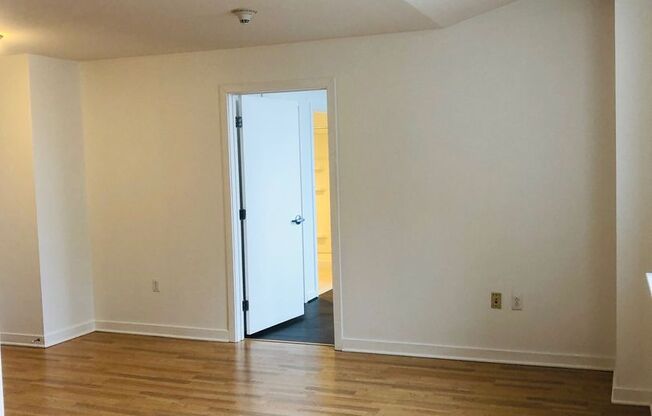 2 beds, 2 baths, 900 sqft, $2,099, Unit 307
