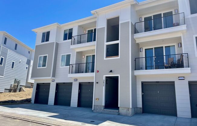 MODERN LUXURY 2BD/2BA/2CAR CONDO in Briargate