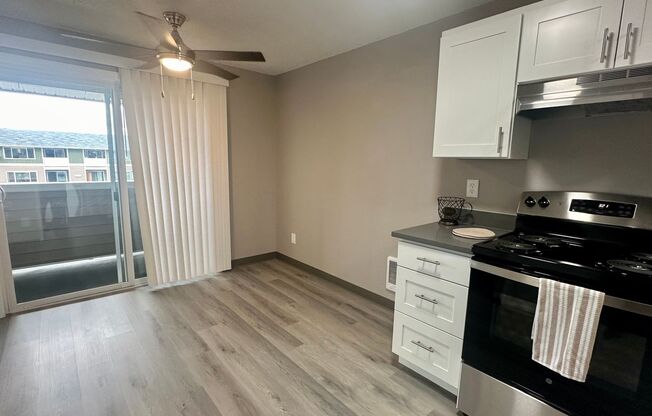 2 beds, 1 bath, 900 sqft, $1,725, Unit 19-B